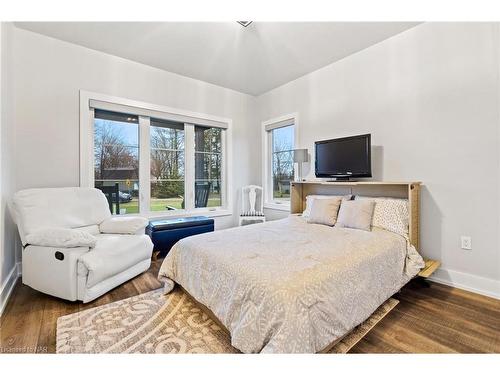 11346 Fowler Road, Wainfleet, ON - Indoor Photo Showing Bedroom