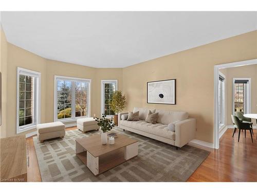 7559 Solomon Circle, Niagara Falls, ON - Indoor Photo Showing Living Room
