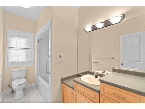 7559 Solomon Circle, Niagara Falls, ON - Indoor Photo Showing Bathroom