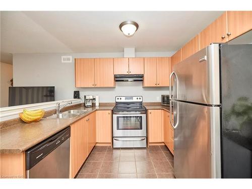 68 Chicory Crescent, St. Catharines, ON - Indoor Photo Showing Kitchen With Stainless Steel Kitchen With Double Sink