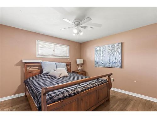 1106 Vansickle Road N, St. Catharines, ON - Indoor Photo Showing Bedroom