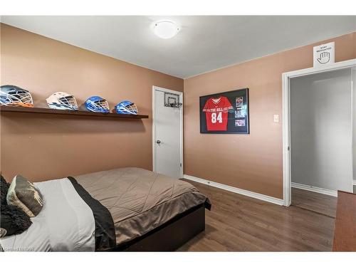 1106 Vansickle Road N, St. Catharines, ON - Indoor Photo Showing Bedroom