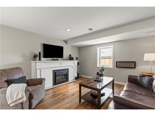 1106 Vansickle Road N, St. Catharines, ON - Indoor Photo Showing Living Room With Fireplace