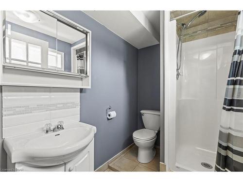 1106 Vansickle Road N, St. Catharines, ON - Indoor Photo Showing Bathroom