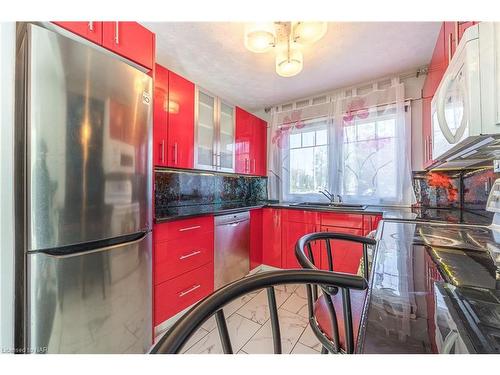 5060 Ontario Avenue, Niagara Falls, ON - Indoor Photo Showing Kitchen With Double Sink