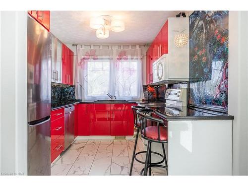 5060 Ontario Avenue, Niagara Falls, ON - Indoor Photo Showing Kitchen