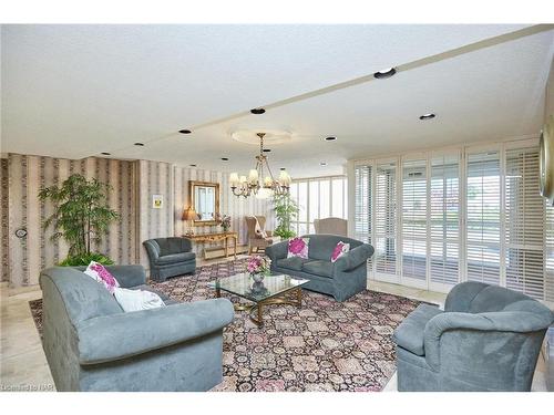 1204-15 Towering Heights Boulevard, St. Catharines, ON - Indoor Photo Showing Living Room