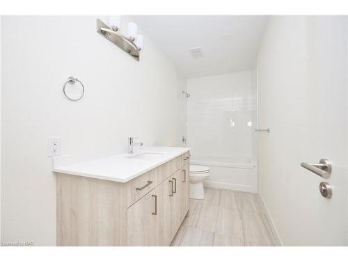 803-118 West Street, Port Colborne, ON - Indoor Photo Showing Bathroom