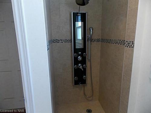 4552 First Avenue, Niagara Falls, ON - Indoor Photo Showing Bathroom