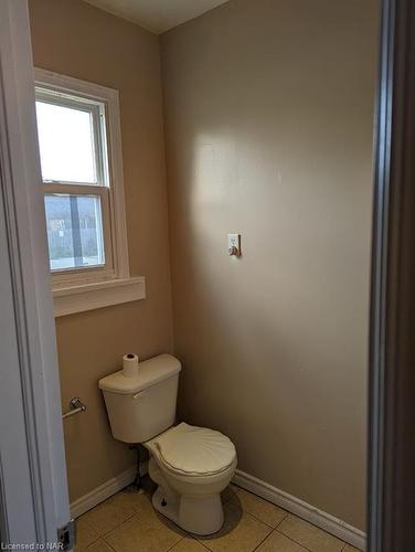4552 First Avenue, Niagara Falls, ON - Indoor Photo Showing Bathroom