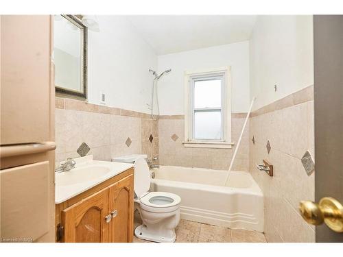 183-185 Battery Street, Fort Erie, ON - Indoor Photo Showing Bathroom