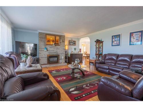 1291 Niagara Boulevard, Fort Erie, ON - Indoor Photo Showing Living Room With Fireplace
