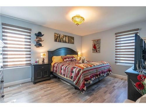 1291 Niagara Boulevard, Fort Erie, ON - Indoor Photo Showing Bedroom