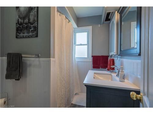 1291 Niagara Boulevard, Fort Erie, ON - Indoor Photo Showing Bathroom