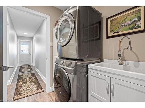 287 Tanbark Road, Niagara-On-The-Lake, ON - Indoor Photo Showing Laundry Room