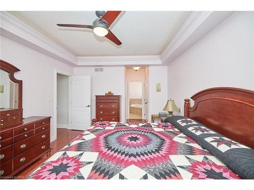 138 Loretta Drive, Niagara-On-The-Lake, ON - Indoor Photo Showing Bedroom