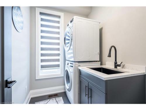 148 Susan Drive, Fonthill, ON - Indoor Photo Showing Laundry Room
