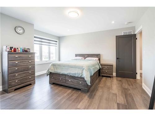 148 Susan Drive, Fonthill, ON - Indoor Photo Showing Bedroom
