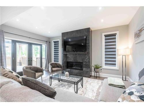 148 Susan Drive, Fonthill, ON - Indoor Photo Showing Living Room With Fireplace