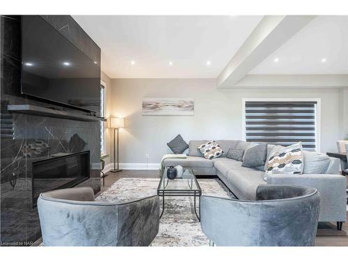 148 Susan Drive, Fonthill, ON - Indoor Photo Showing Living Room With Fireplace