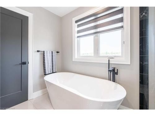 148 Susan Drive, Fonthill, ON - Indoor Photo Showing Bathroom