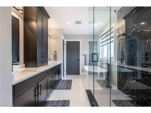 148 Susan Drive, Fonthill, ON - Indoor Photo Showing Bathroom