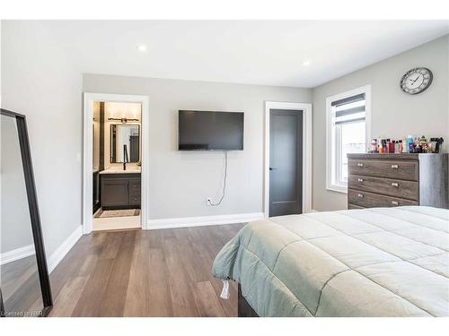 148 Susan Drive, Fonthill, ON - Indoor Photo Showing Bedroom