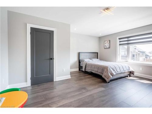 148 Susan Drive, Fonthill, ON - Indoor Photo Showing Bedroom