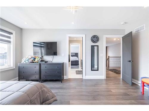 148 Susan Drive, Fonthill, ON - Indoor Photo Showing Bedroom