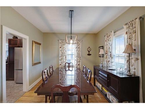 5857 Murray Street, Niagara Falls, ON - Indoor Photo Showing Dining Room