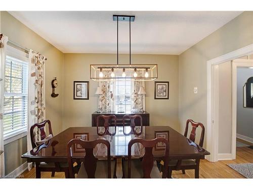 5857 Murray Street, Niagara Falls, ON - Indoor Photo Showing Dining Room