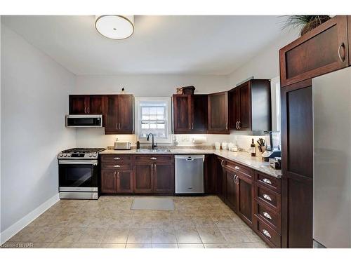 5857 Murray Street, Niagara Falls, ON - Indoor Photo Showing Kitchen