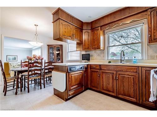 3 Munro Street, Thorold, ON - Indoor Photo Showing Kitchen With Double Sink