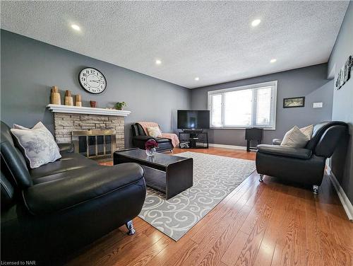 3560 Rapids View Drive, Niagara Falls, ON - Indoor Photo Showing Living Room With Fireplace
