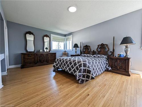 3560 Rapids View Drive, Niagara Falls, ON - Indoor Photo Showing Bedroom