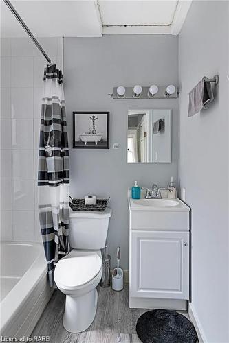 5205 Palmer Avenue, Niagara Falls, ON - Indoor Photo Showing Bathroom