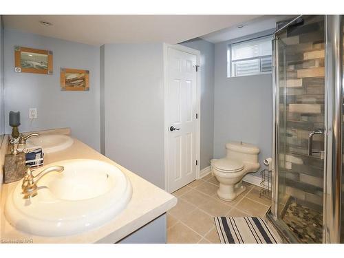 2205 Mewburn Road, Niagara Falls, ON - Indoor Photo Showing Bathroom