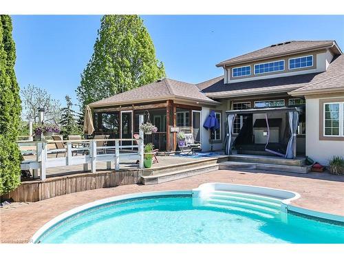 2205 Mewburn Road, Niagara Falls, ON - Outdoor With In Ground Pool