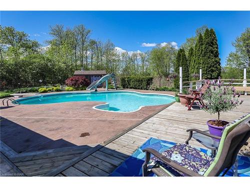 2205 Mewburn Road, Niagara Falls, ON - Outdoor With In Ground Pool With Backyard