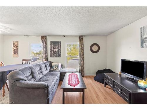 14 Grenville Crescent, Thorold, ON - Indoor Photo Showing Living Room