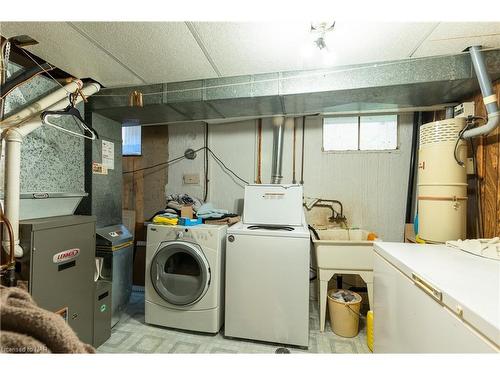 130 St Davids Rd Road, St. Catharines, ON - Indoor Photo Showing Laundry Room