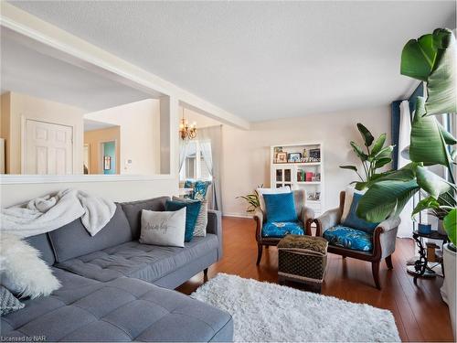 25 Gonzalez Court, Thorold, ON - Indoor Photo Showing Living Room