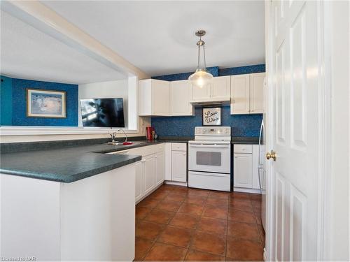 25 Gonzalez Court, Thorold, ON - Indoor Photo Showing Kitchen