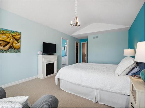 25 Gonzalez Court, Thorold, ON - Indoor Photo Showing Bedroom