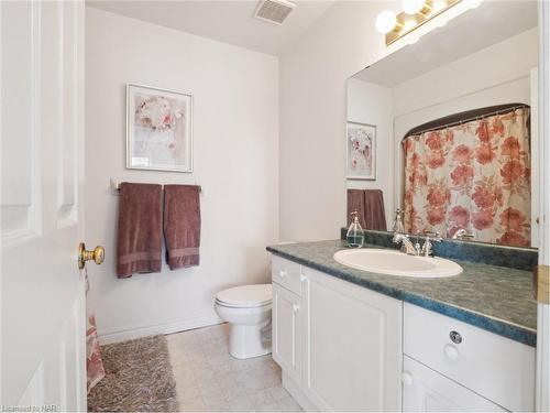 25 Gonzalez Court, Thorold, ON - Indoor Photo Showing Bathroom