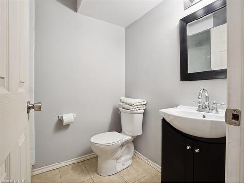 25 Gonzalez Court, Thorold, ON - Indoor Photo Showing Bathroom