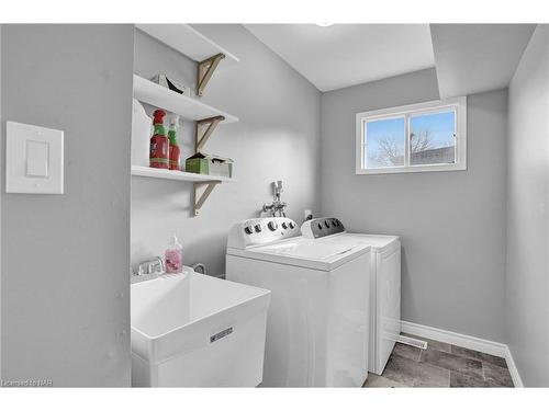 7693 Ronnie Crescent, Niagara Falls, ON - Indoor Photo Showing Laundry Room