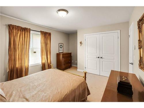 335 Empress Avenue, Welland, ON - Indoor Photo Showing Bedroom