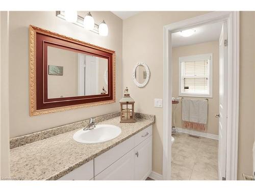 335 Empress Avenue, Welland, ON - Indoor Photo Showing Bathroom