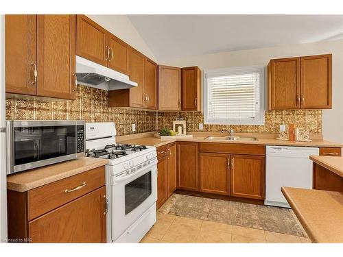 335 Empress Avenue, Welland, ON - Indoor Photo Showing Kitchen With Double Sink